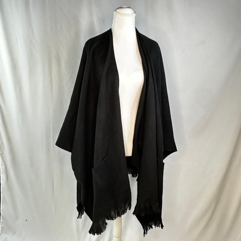 Torridβ Women O/S Ruana Shawl Black Fringe Trim Cozy Dark Academia Pockets NWT